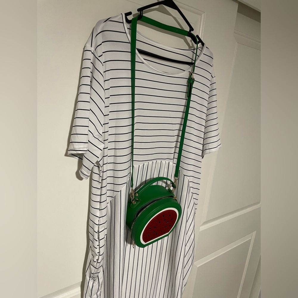 🤍🖤Stylish striped white and black dress 🤍🖤 - Picture 7 of 9
